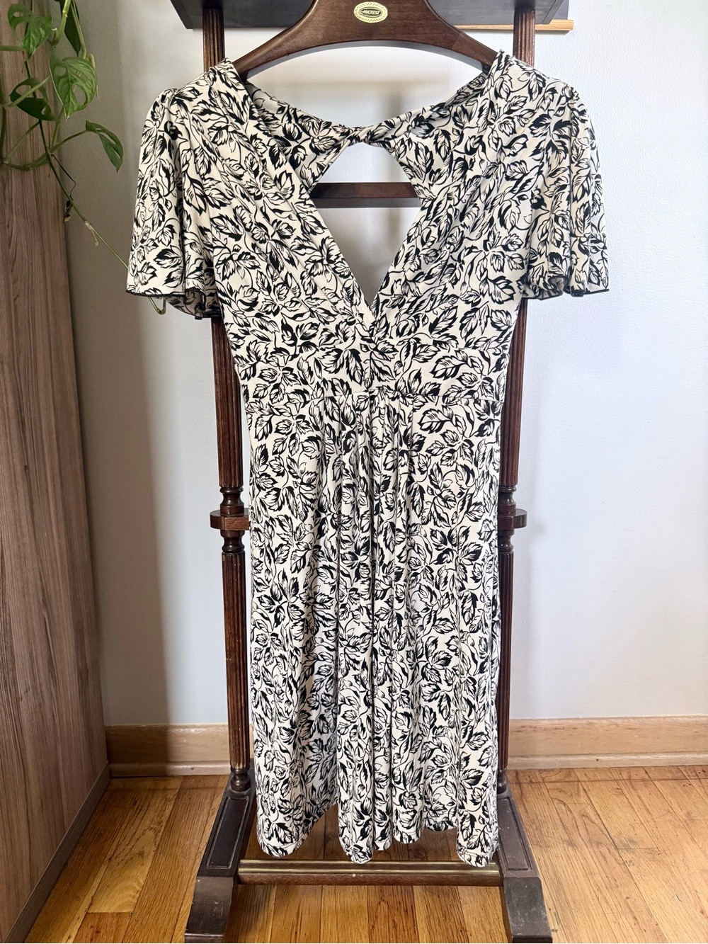 Lux Black & White Floral V-Neck Mini Dress